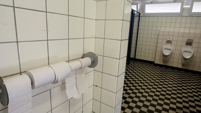 Vandalen wüten in Toiletten der Berufsschule