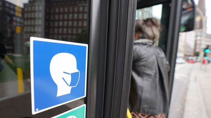 In Bayern: Maskenpflicht im Bus bleibt