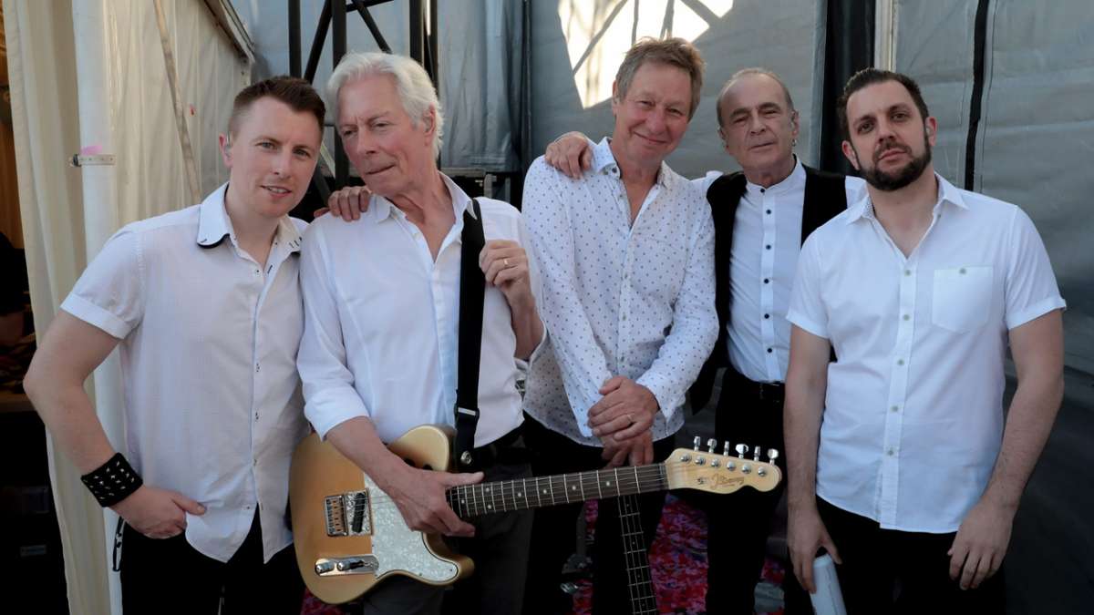 „Out Out Quoing“ Tour 2022: Die Band Status Quo kommt nach Hof