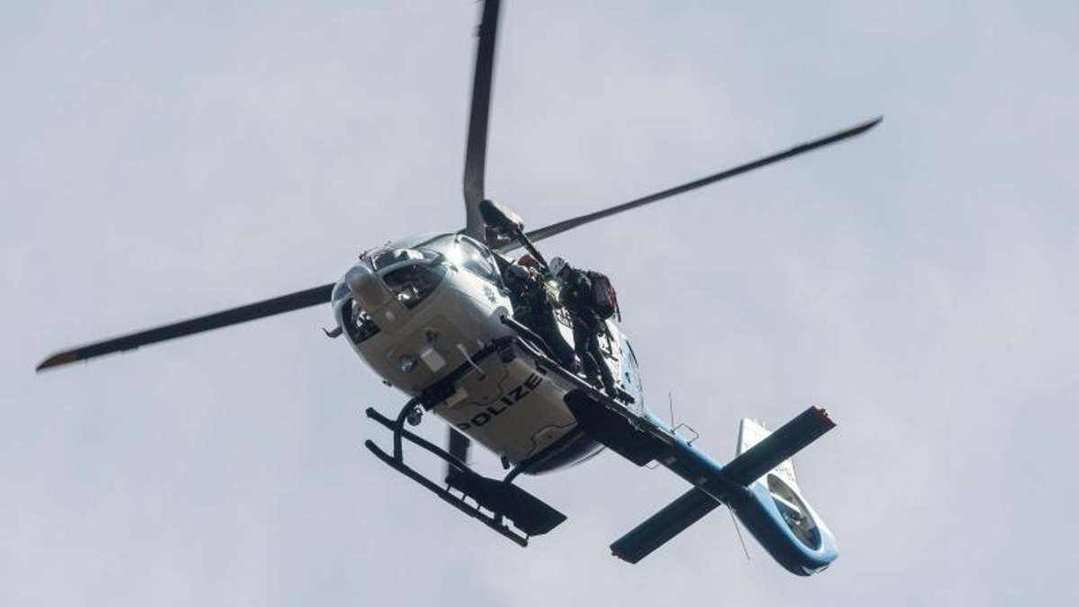 Länderspiegel: Coburg: Polizei fahndet mit Hubschrauber nach fünf Schlägern
