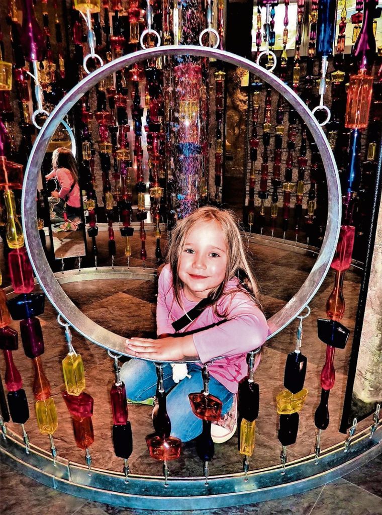 Ein Erlebnis für die Kinder: der Besuch der Glashöhle. Foto: Gerd Fleischmann