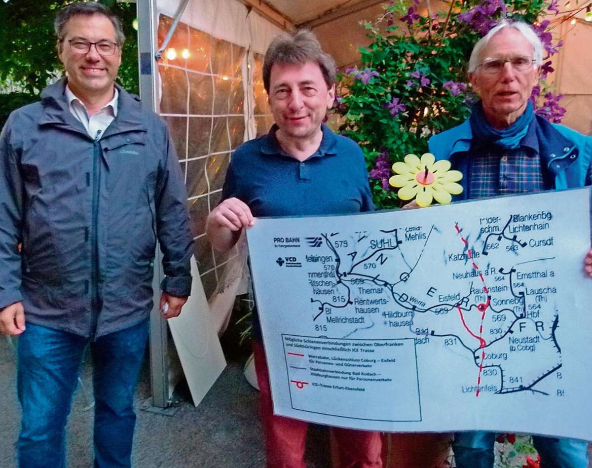 Die Hauptakteure beim Informationsabend zum Thema "Bahnlückenschluss" (von links): Rainer Möbus, Gerd Weibelzahl, Thomas Kreisler. Foto: Weidner