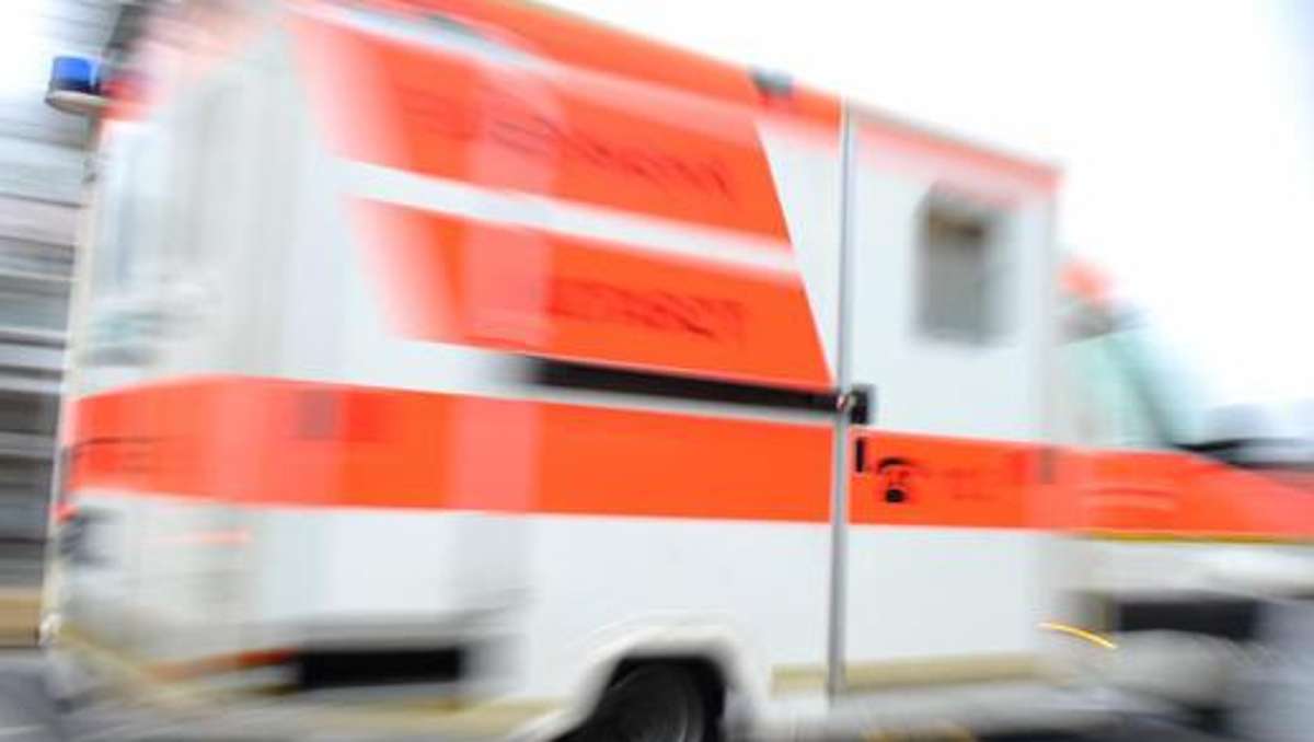Coburg: Rettungswagen kracht in Pkw