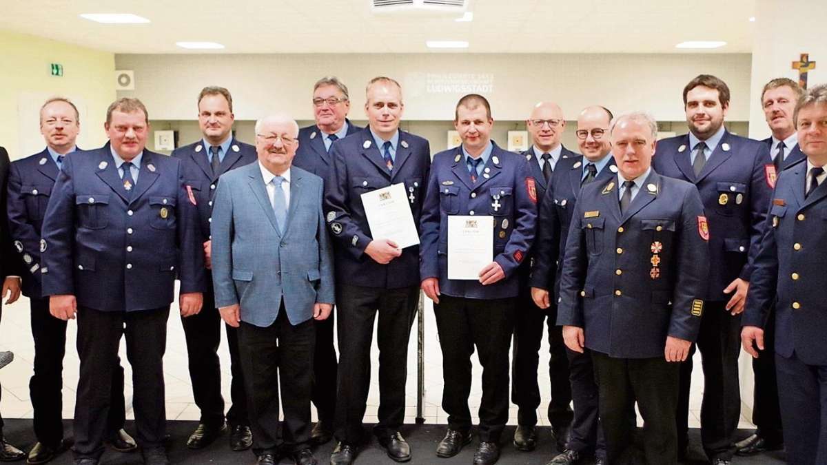 Ludwigsstadt: Silberne Auszeichnung für perfekte Feuerwehrleute