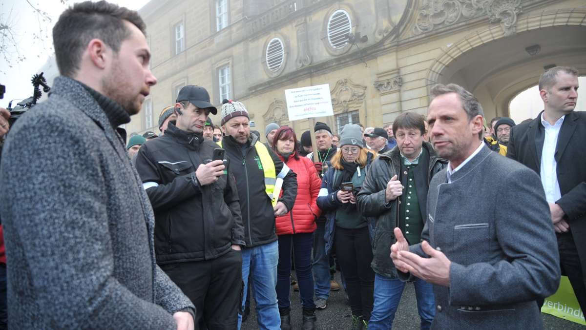 Lichtenfels: 600 Landwirte protestieren vor Kloster Banz