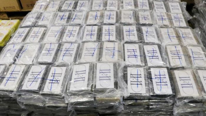 4,5 Tonnen Kokain auf Containerschiff in Hamburg entdeckt