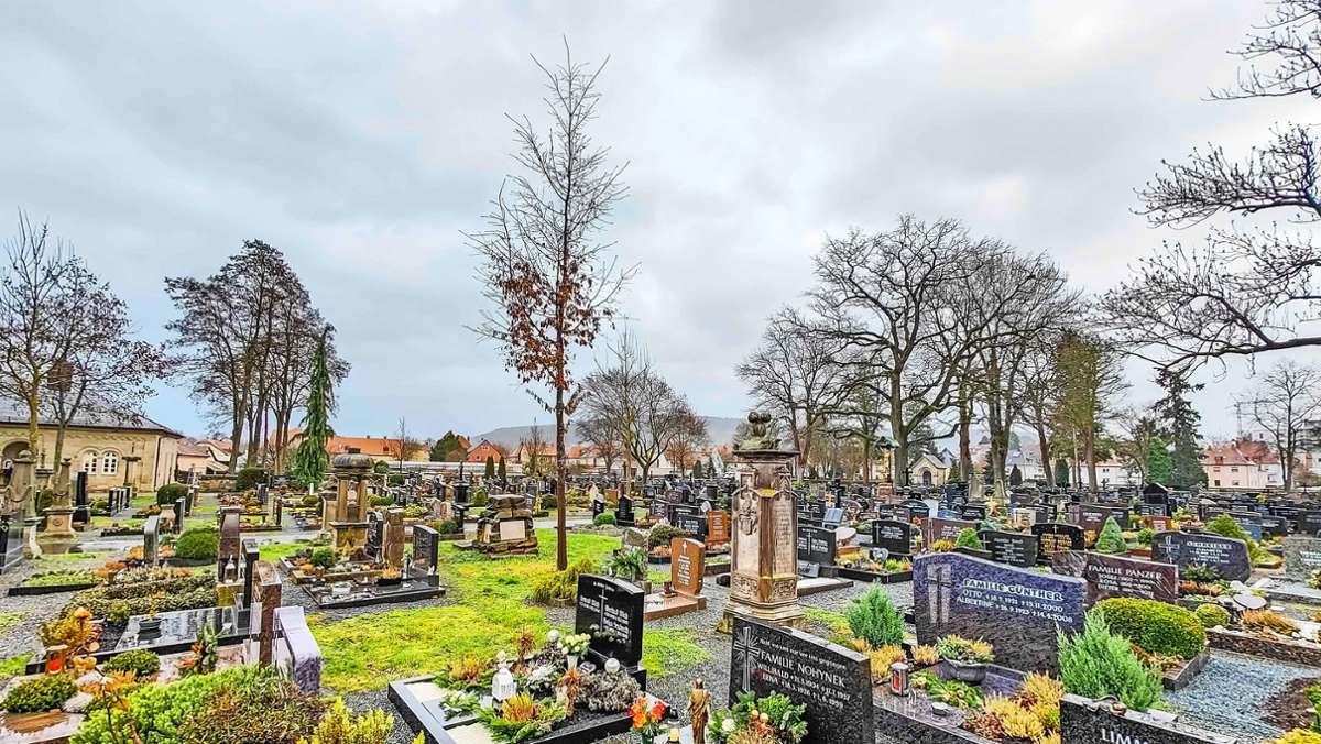 Friedhof Kronach: 71-Jährige wird Opfer eines Überfalls