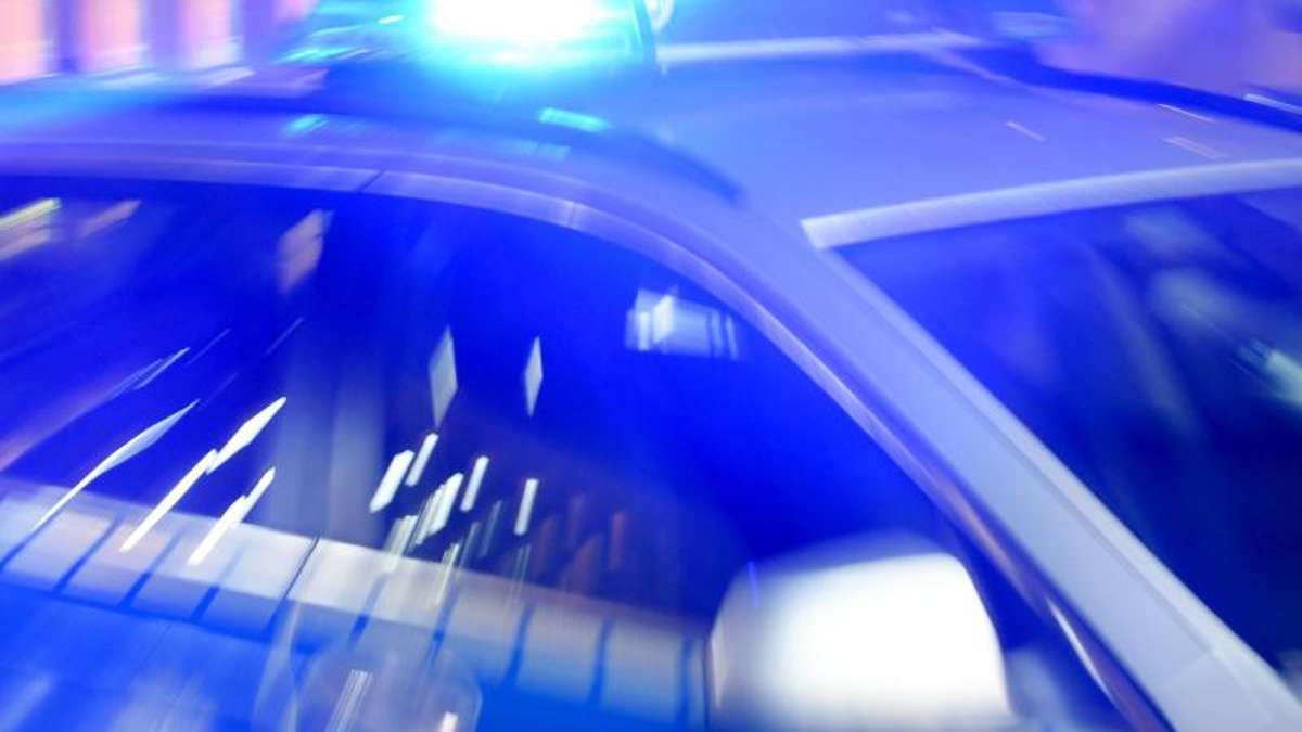 Nach Flucht: Sturzbetrunkener Autofahrer greift Polizei an