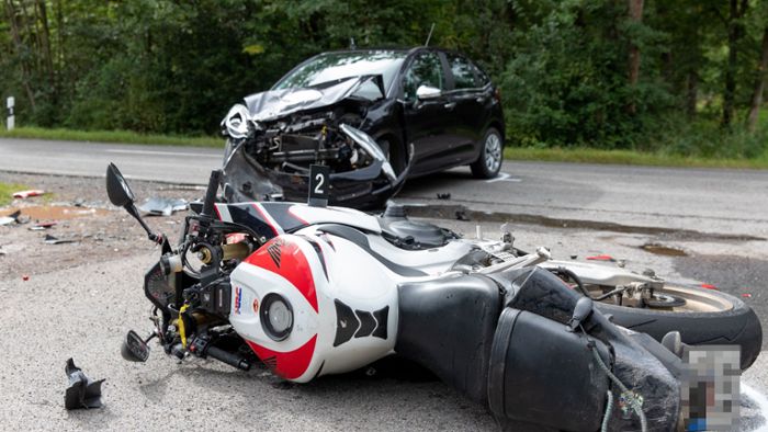 Motorradfahrer stirbt nach Zusammenprall
