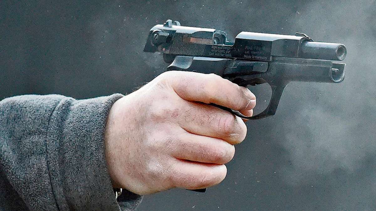 Coburg: Coburg: Unbekannter schießt mit Schreckschuss-Pistole auf 19-Jährigen