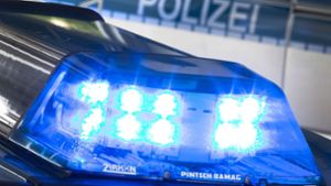B 303 in Tambach: Überholversuch misslingt - Mercedes streift Lkw