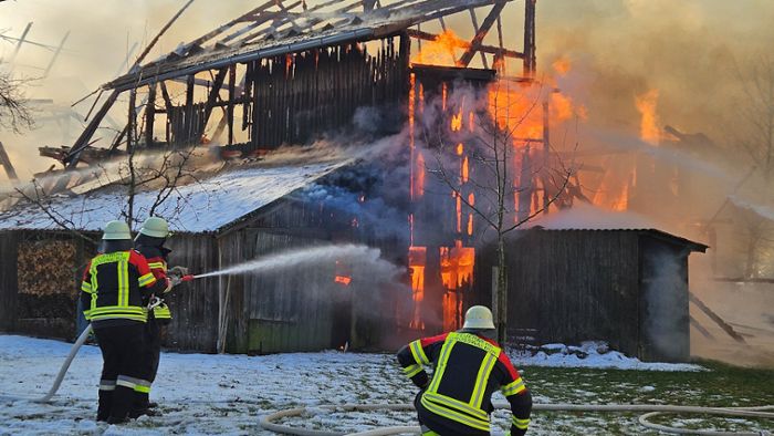 Scheunenbrand sorgt für Großeinsatz in Ahlstadt