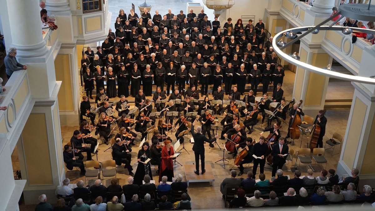 Neustart in  St. Moriz: Bachchor singt für Kriegsopfer