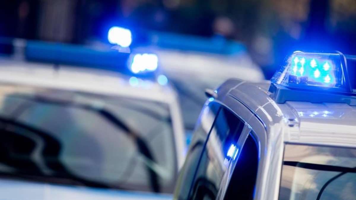 Sonnefeld: 20-Jähriger kracht mit Auto in Schaufenster