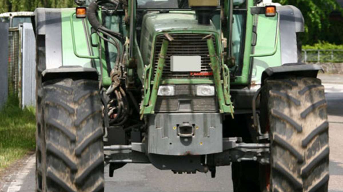 Forchheim: Schwer verletzt: Traktor überrollt Jugendlichen