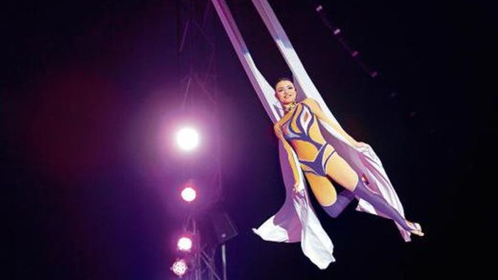 Circus Busch: Kegel-Wirbel und Kuppel-Show