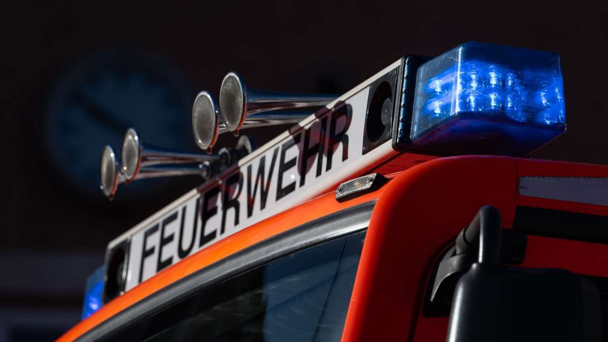 Oberbayern: Brand von Sattelzug: Fahrer verletzt und 80.000 Euro Schaden