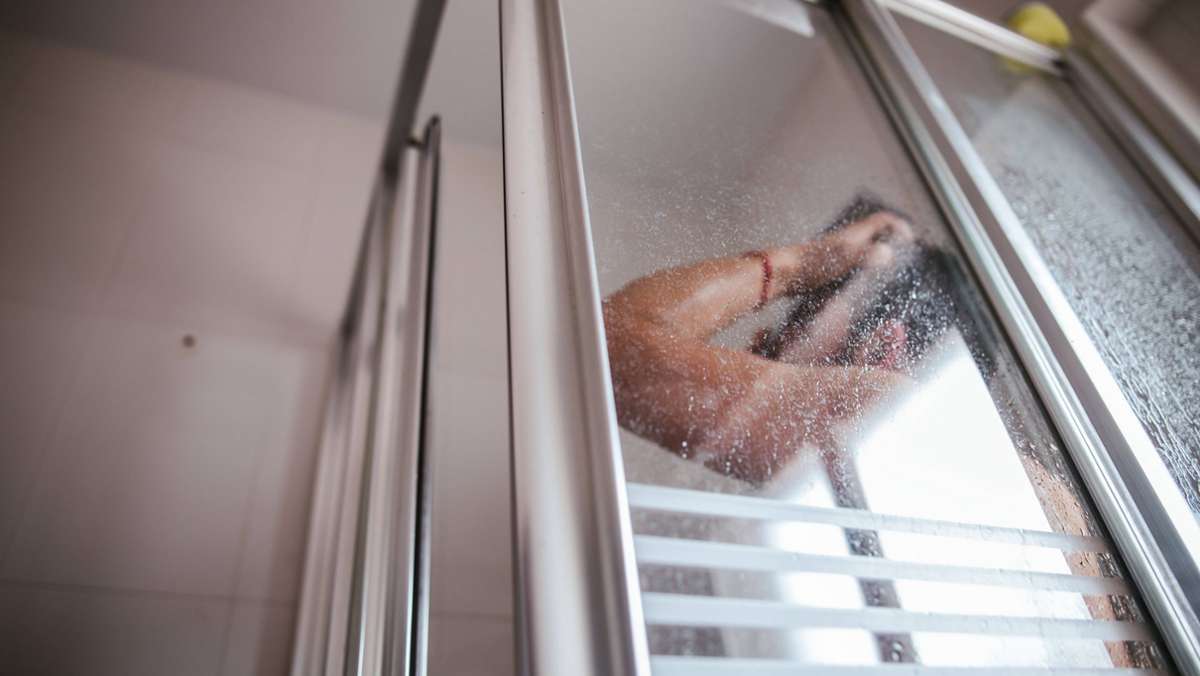 Nordrhein-Westfalen: Frau erwischt halbnackten Einbrecher im Bad: „Wollte nur duschen“
