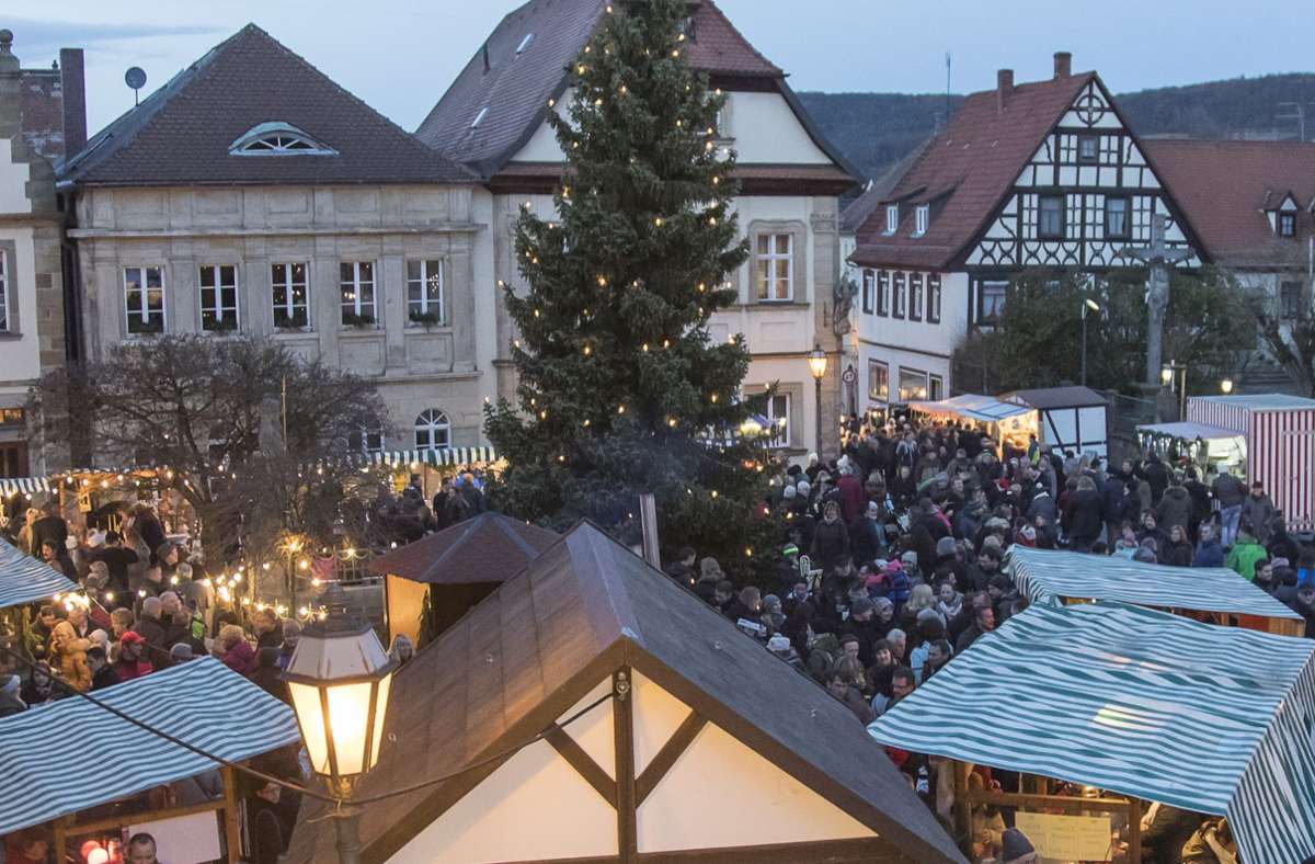 Ebern lädt am ersten Adventssonntag zum Weihnachtsmarkt. Foto: Rudolf Hein/NP Archiv