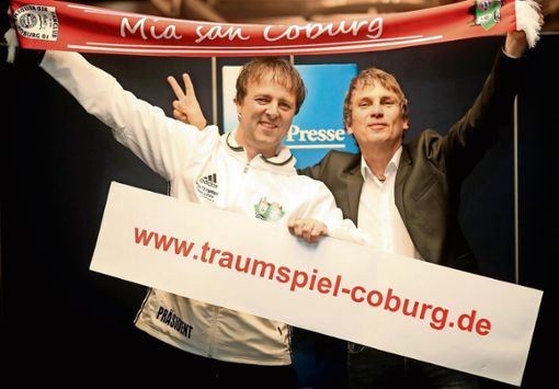 Norbert Scholz (links) und Volker Friedrich freuten sich am Dienstagabend über die Bekanntgabe des Traumspieltermins. Foto: Henning Rosenbusch