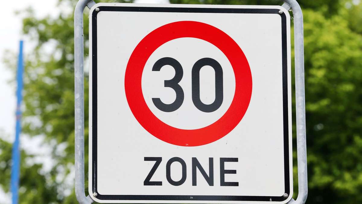 Verkehrssicherheit: Versuchsweise Tempo 30 in Scheuerfeld
