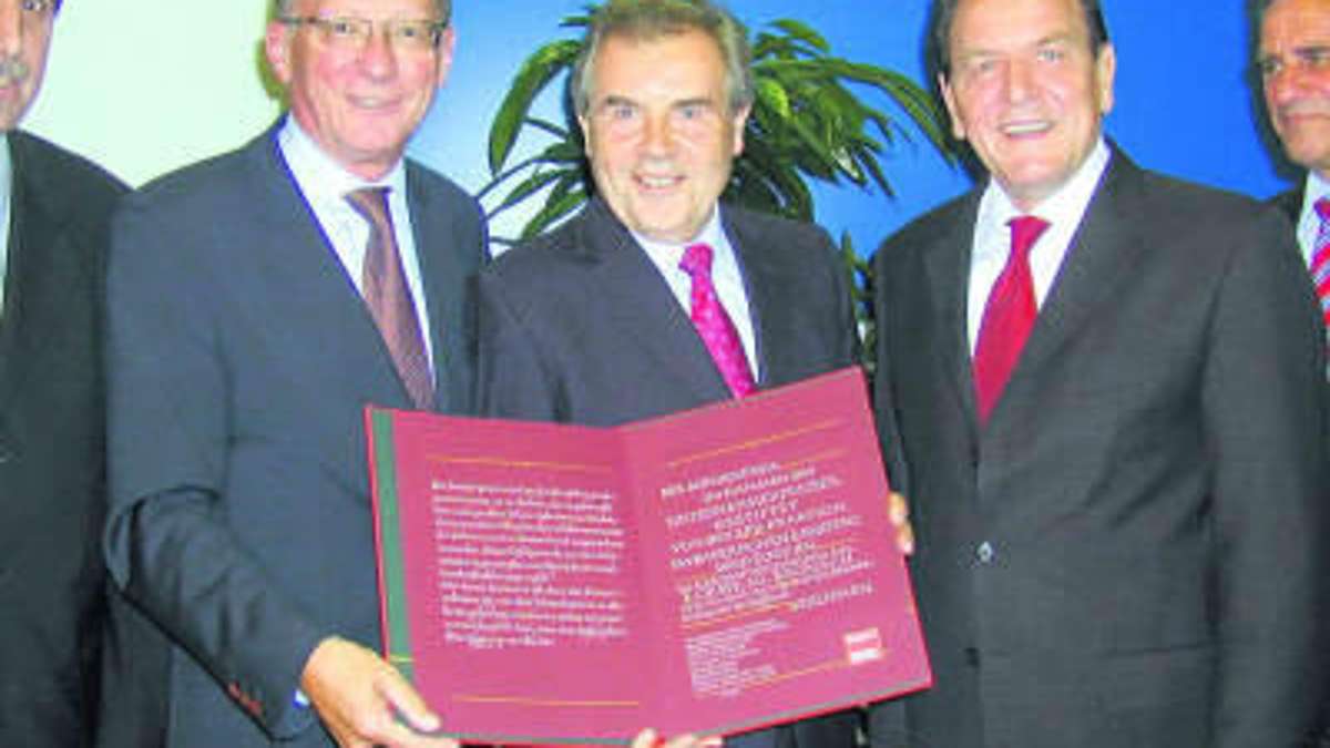 Wirtschaft: Ex-Kanzler lobt Loewe: Der Region verpflichtet