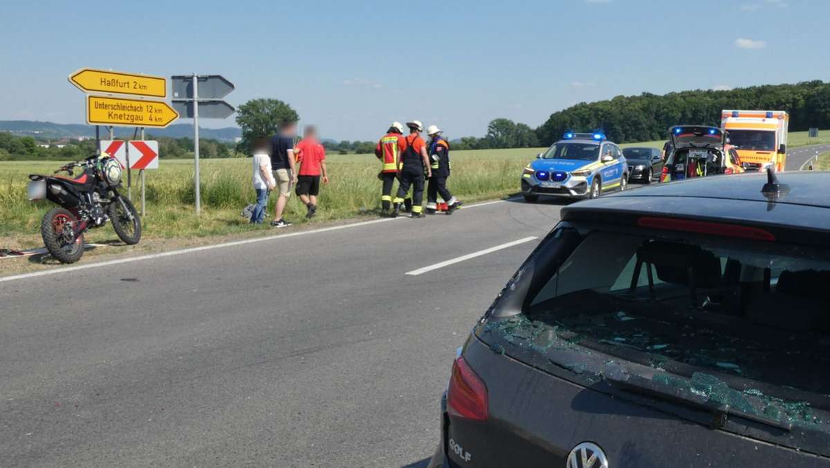 Unfall bei Knetzgau: Motorradfahrer prallt auf Autoheck