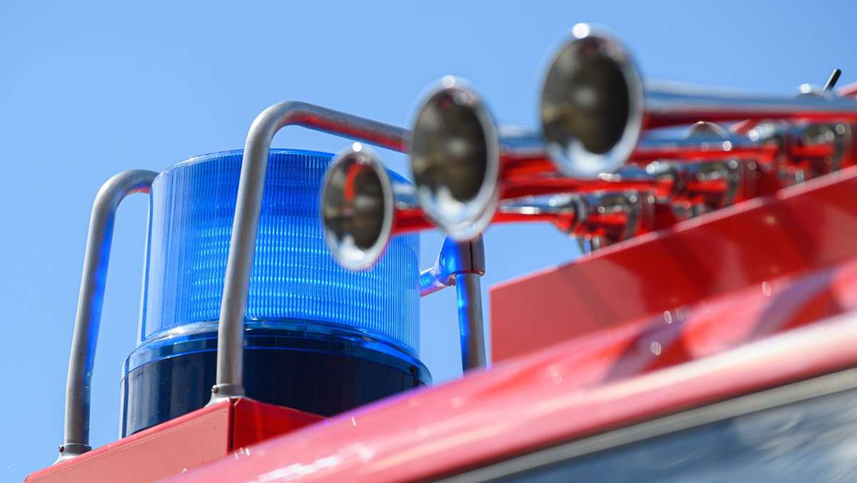 Feuerwehreinsatz: Pkw gerät in Brand