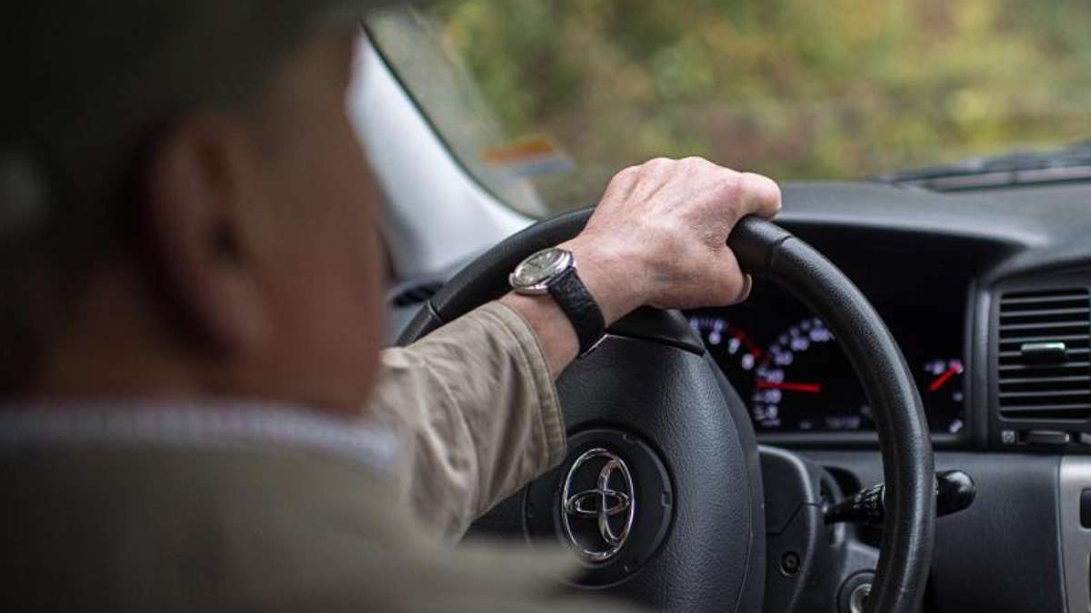 Coburg: B 303/Sonnefeld: 94-jähriger Autofahrer übersieht Audi