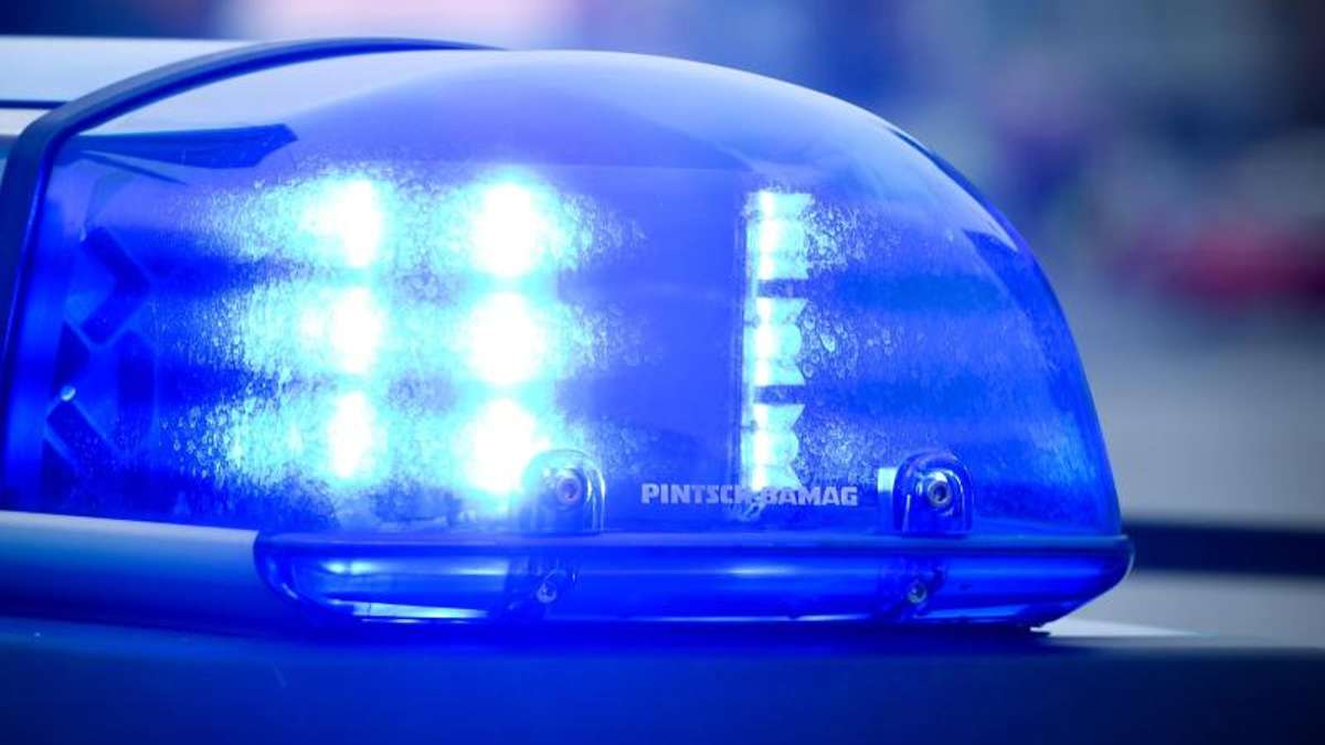 Lichtenfels: Nach Unfall: 50-Jährige schlägt Polizisten und Passanten