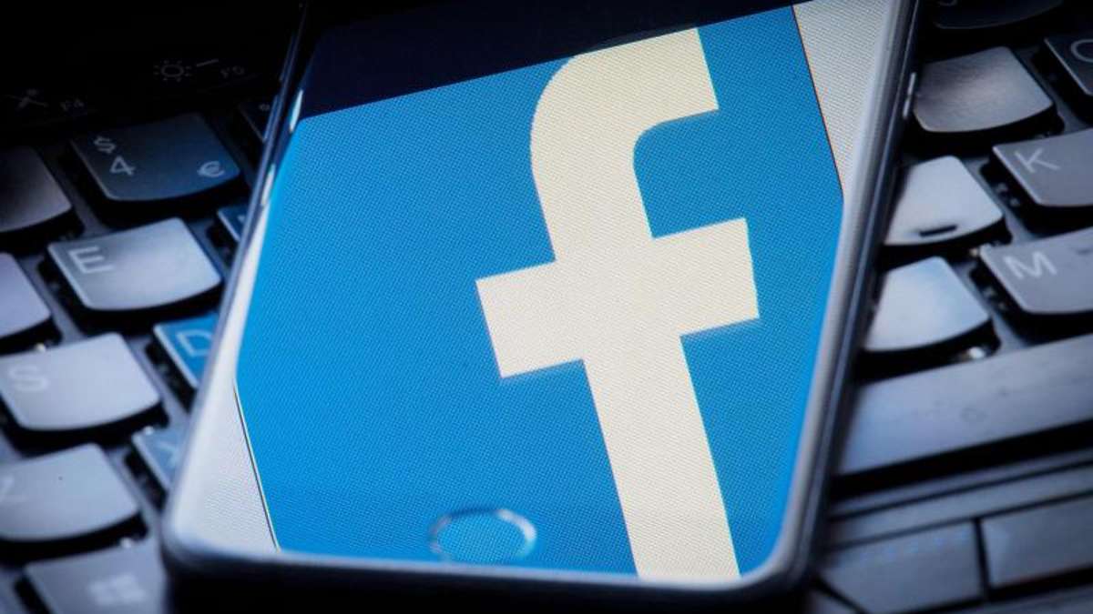 Feuilleton: Empörung über sexistische Facebook-Gruppe in Frankreich