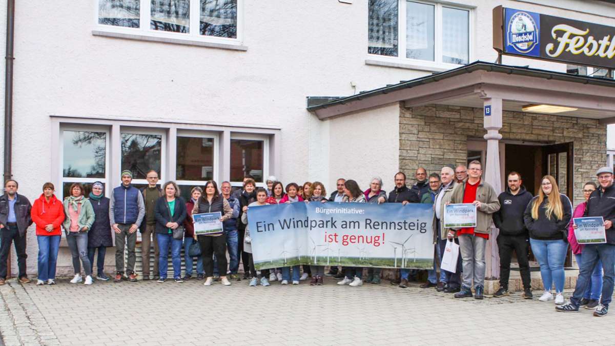 Tettau: Windkraftgegner zeigen Flagge