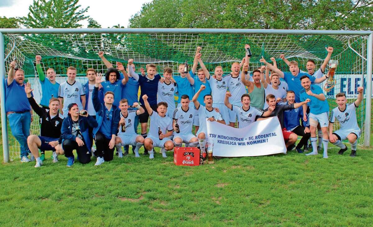 Die SG TSV Mönchröden II/SG Rödental (Foto) durfte nach dem Sieg in der Relegation gegen die Coburg Locals den Kreisliga-Aufstieg bejubeln.	Foto: Lisa Hümmer