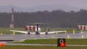 Zwischenfall in Newcastle: Flugzeug legt Bauchlandung in Australien hin - Insassen unverletzt