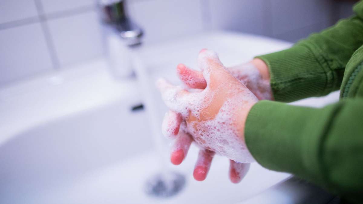 Händewaschen in der Coronapandemie: Hautärzte raten zu Desinfektionsmitteln statt Seife