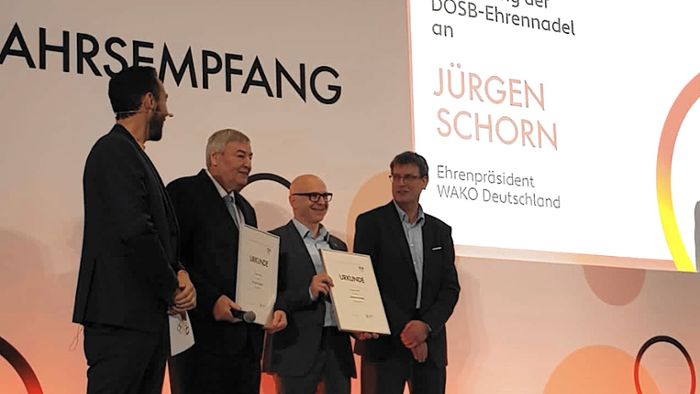 Der Kickbox-Architekt: DOSB-Ehrennadel für Jürgen Schorn