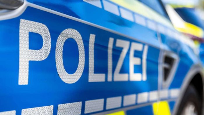 Weiterleitung >> Polizisten mit Flaschen und Böller beworfen