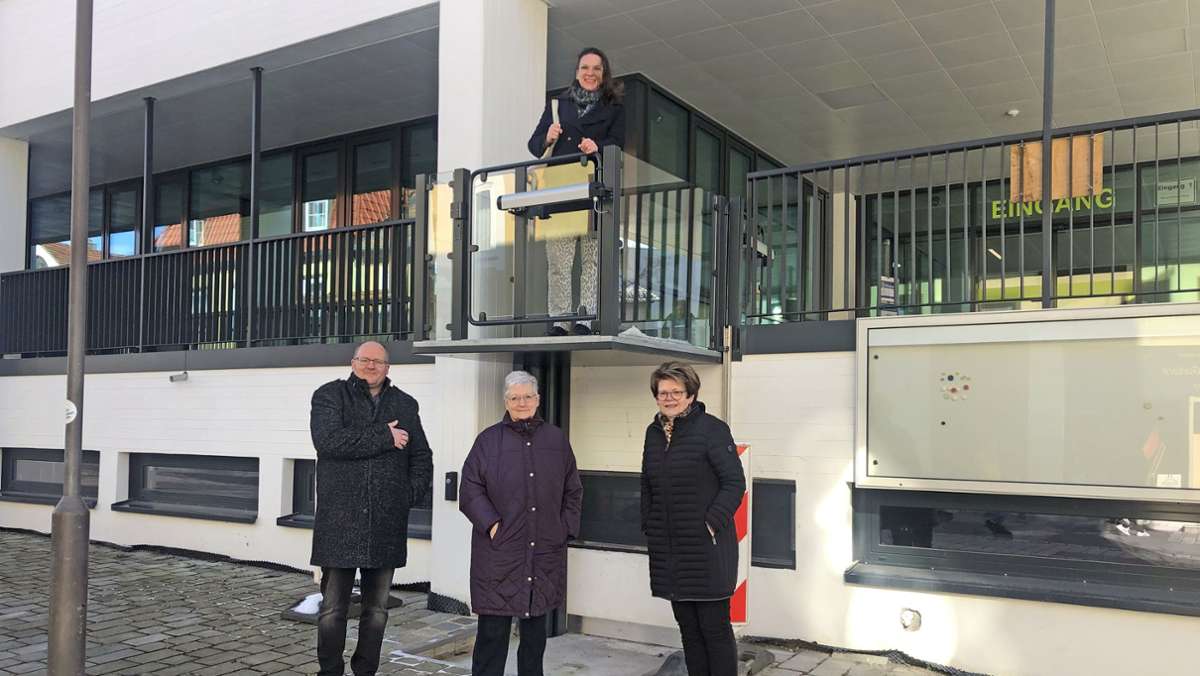 Neustadt: Ein Lift direkt zum Rathauseingang