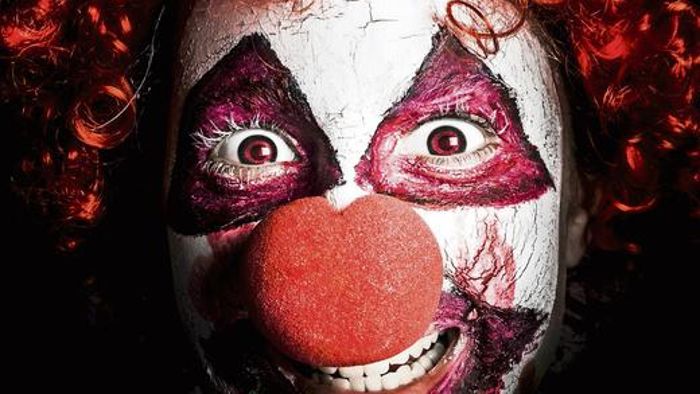 Horror-Clown überfällt vier Jungen
