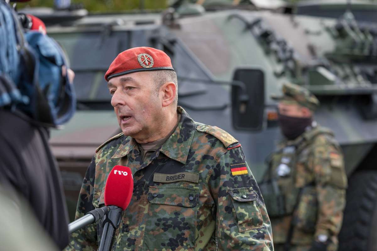 Terror-Szenario: Bundeswehr und Polizei üben den Ernstfall in Hof. Generalmajor Carsten Breuer ist für die Leitung des geplanten Corona-Krisenstabs im Gespräch.