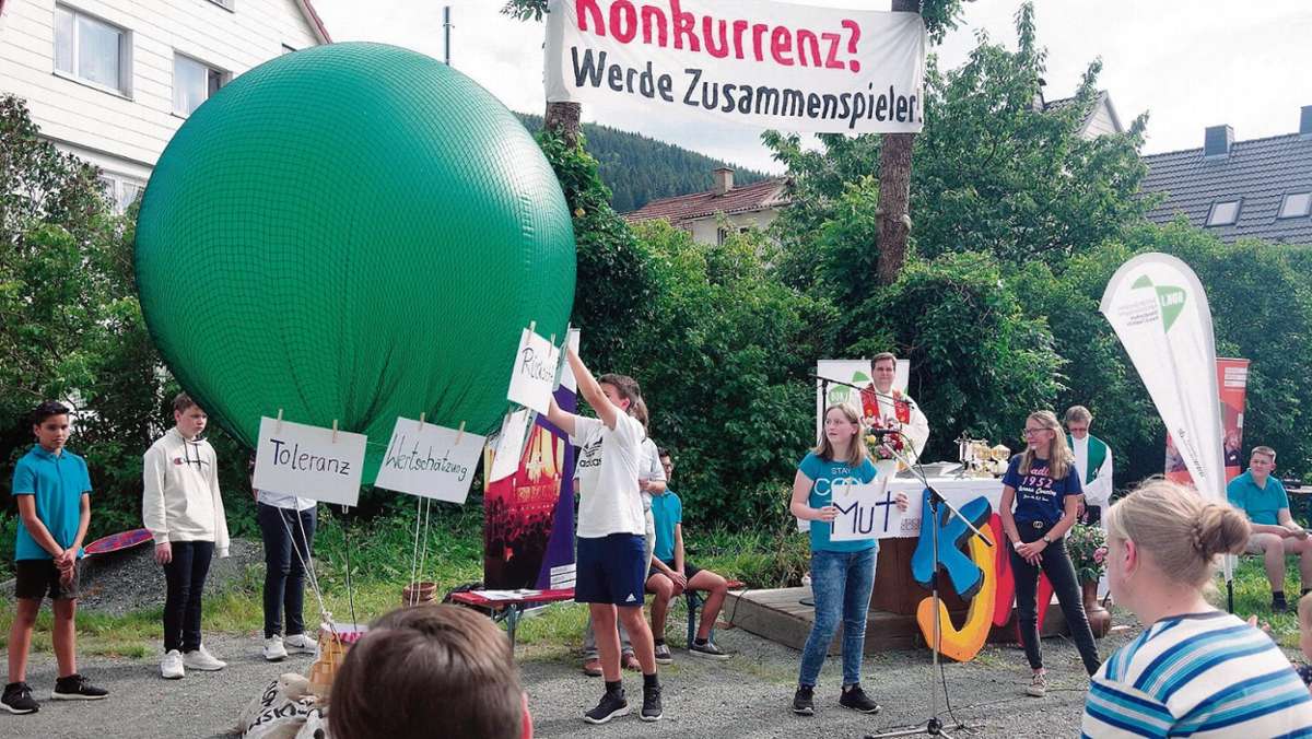 Wallenfels: Ein Riesenballon für den Frieden
