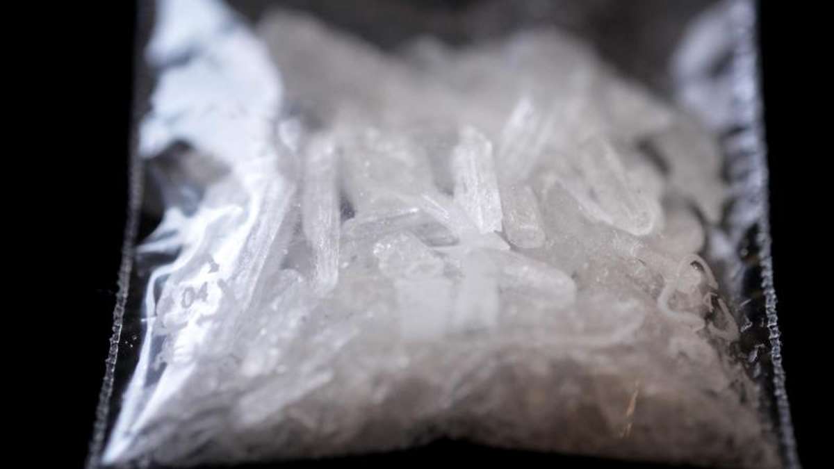 Länderspiegel: B 303: 46-Jähriger versteckt Crystal in der Unterhose
