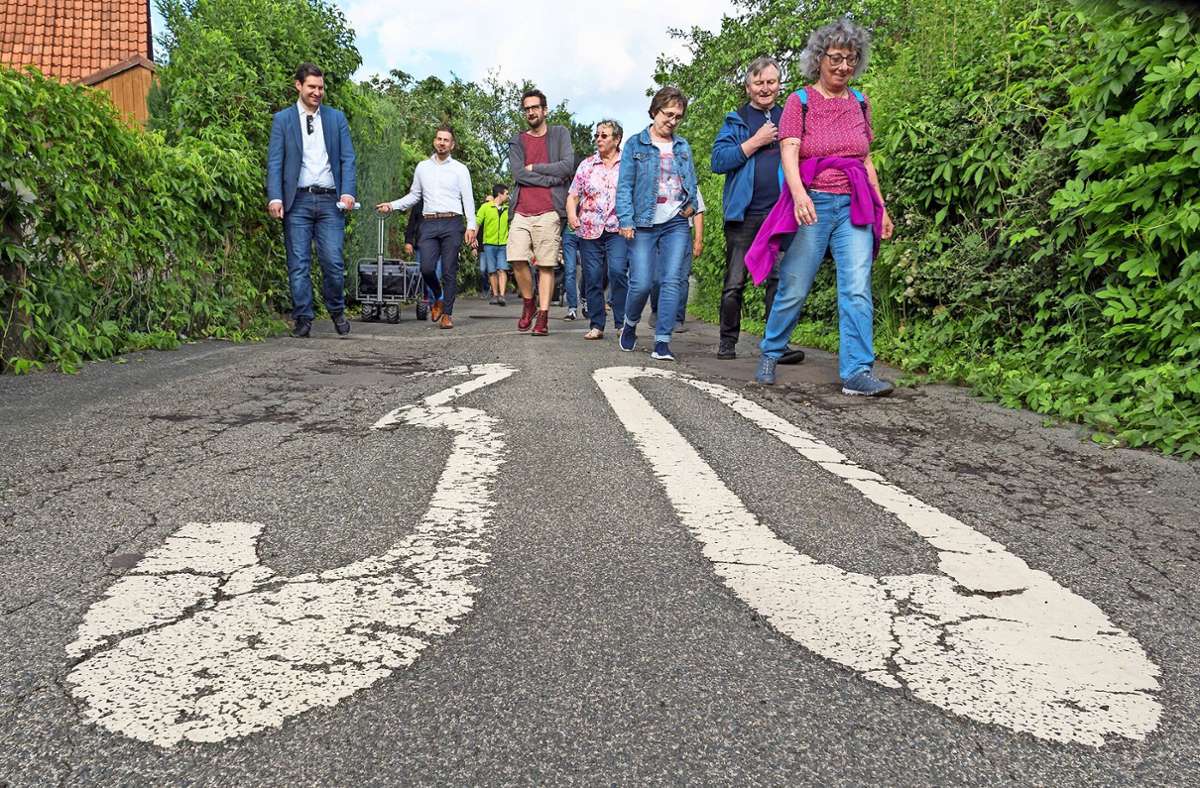 Der Bertelsdorfer Weg und die Spittelleite sind ein einem schlechten Zustand. Die Bürger wünschen sich neuen Asphalt für die Straßen. Foto: Norbert Klüglein