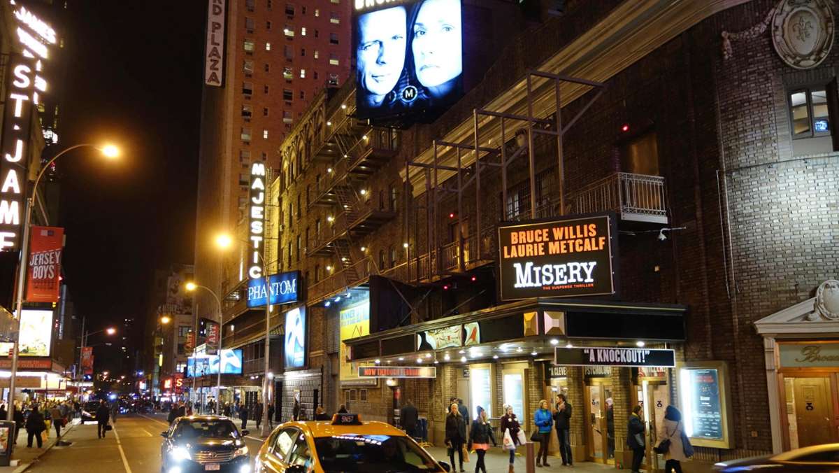 Feuilleton: Broadway-Boom: Stars bringen volle Kassen - und schlechte Kritiken