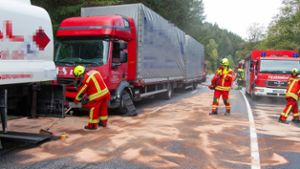 Lkw fährt auf Tankwagen auf: 100 Liter Diesel ausgelaufen