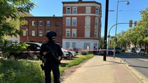 Frau in Magdeburg angeschossen - Täter weiter flüchtig