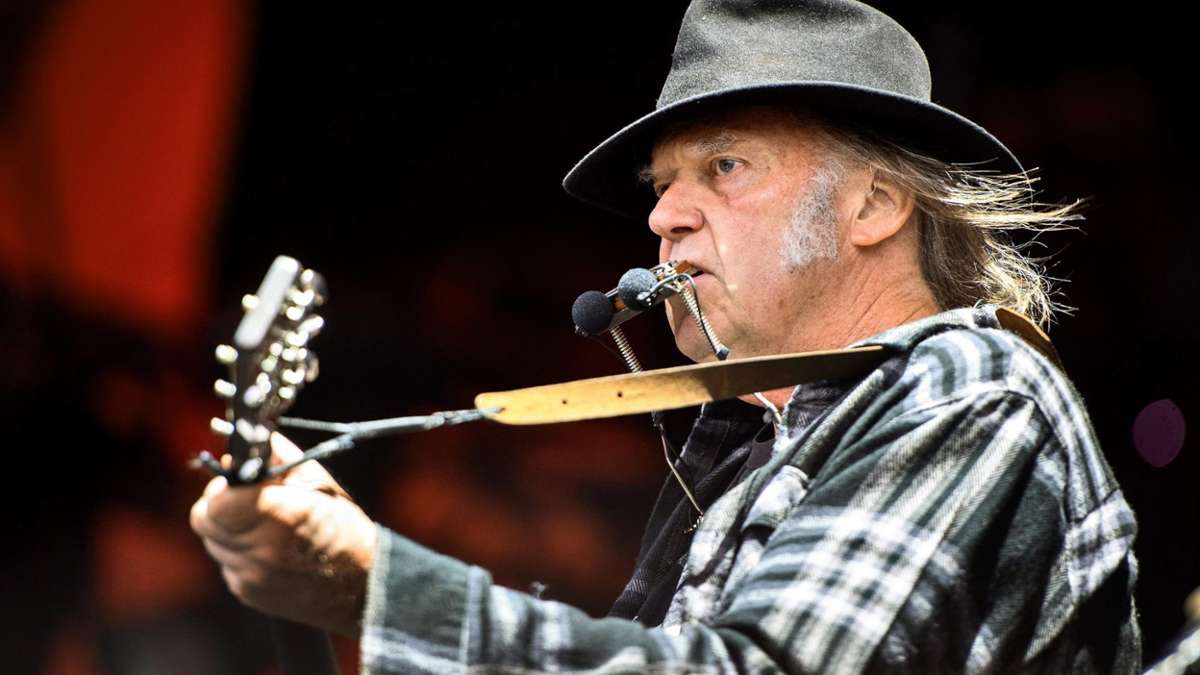 Feuilleton: Flatternde Stimme, flammender Zorn: Neil Young bleibt links und laut