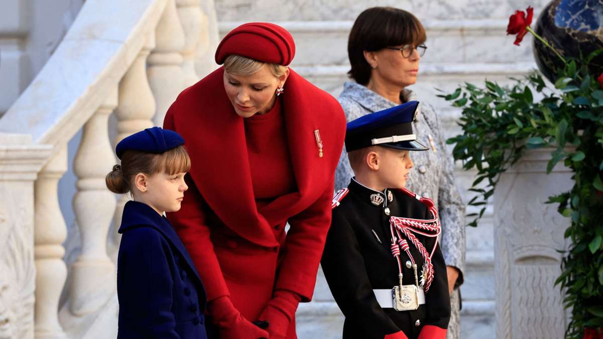 Dieser Look war gut geplant: Fürstin Charlène mit ihrer Tochter Gabriella und ihrem Sohn Jacques.
