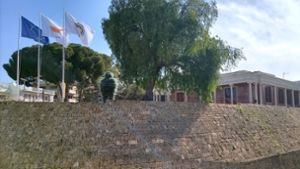 Drohungen per Mail auf Zypern: Nach Bombendrohungen fast alle Schulen auf Zypern evakuiert