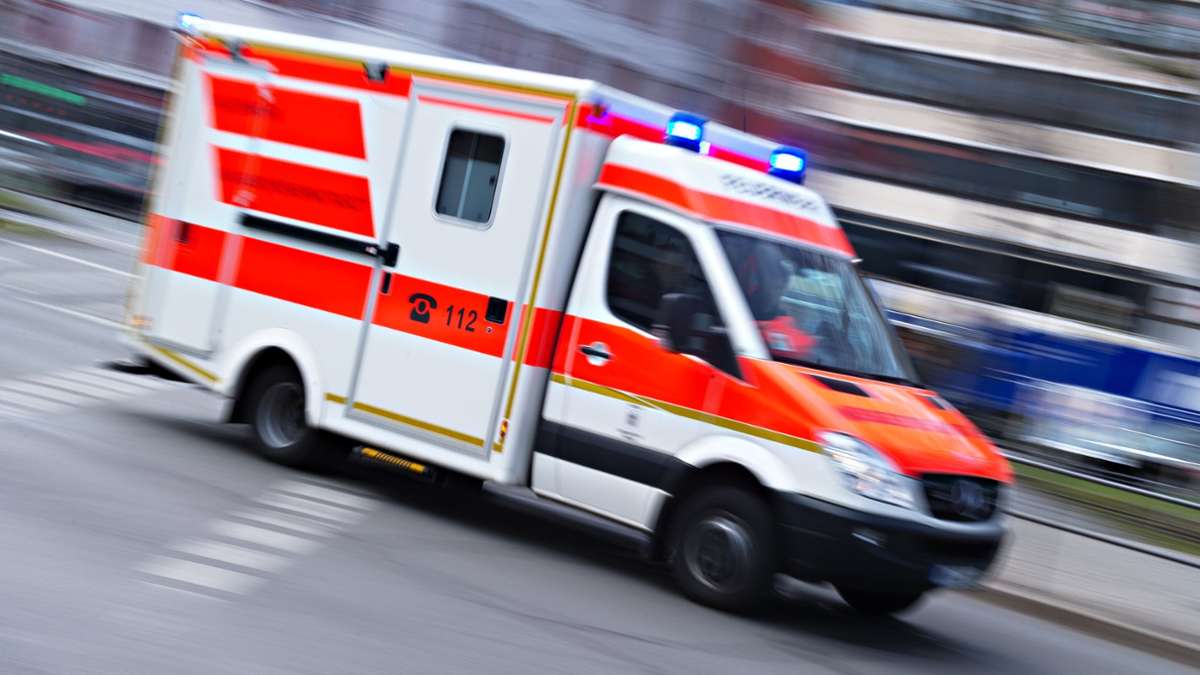 Unfall in Berlin: 17-jähriger Radfahrer von Polizeiauto angefahren – schwer verletzt